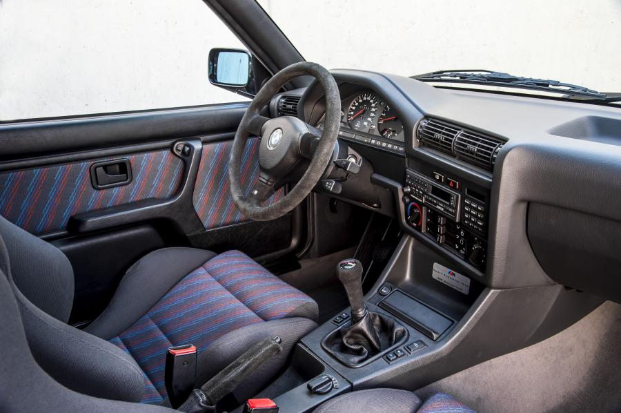 Интерьер BMW M3 Sport Evolution (E30) 1990 года  (фото 27 из 55)